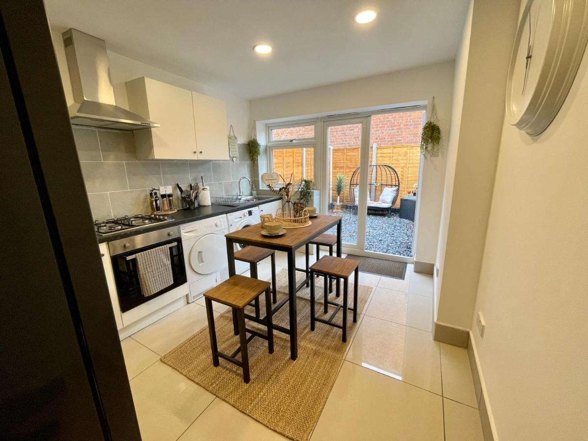 Urban 3 Bedroom Home In Kings Heath-Great Location Birmingham Kültér fotó