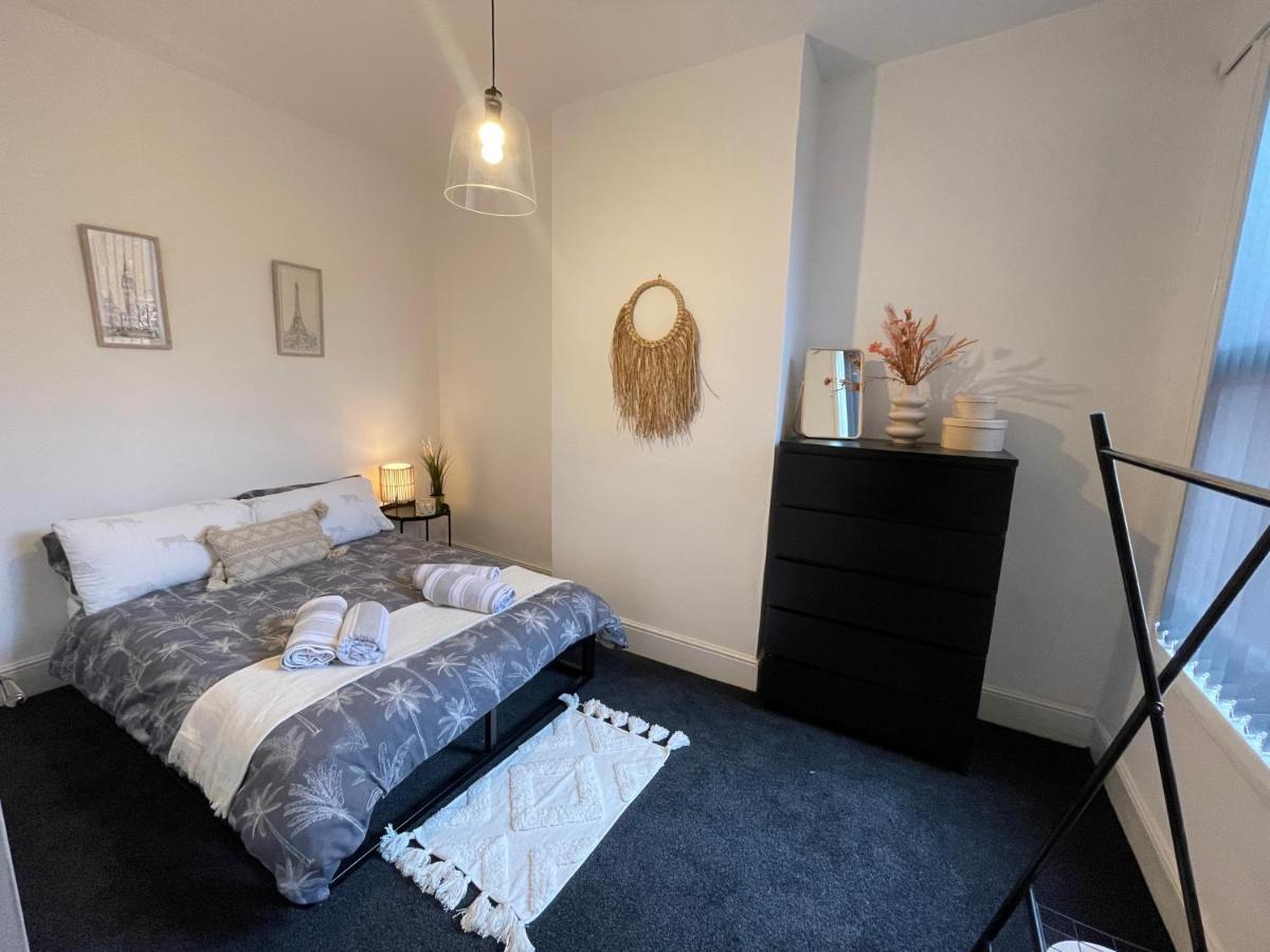 Urban 3 Bedroom Home In Kings Heath-Great Location Birmingham Kültér fotó